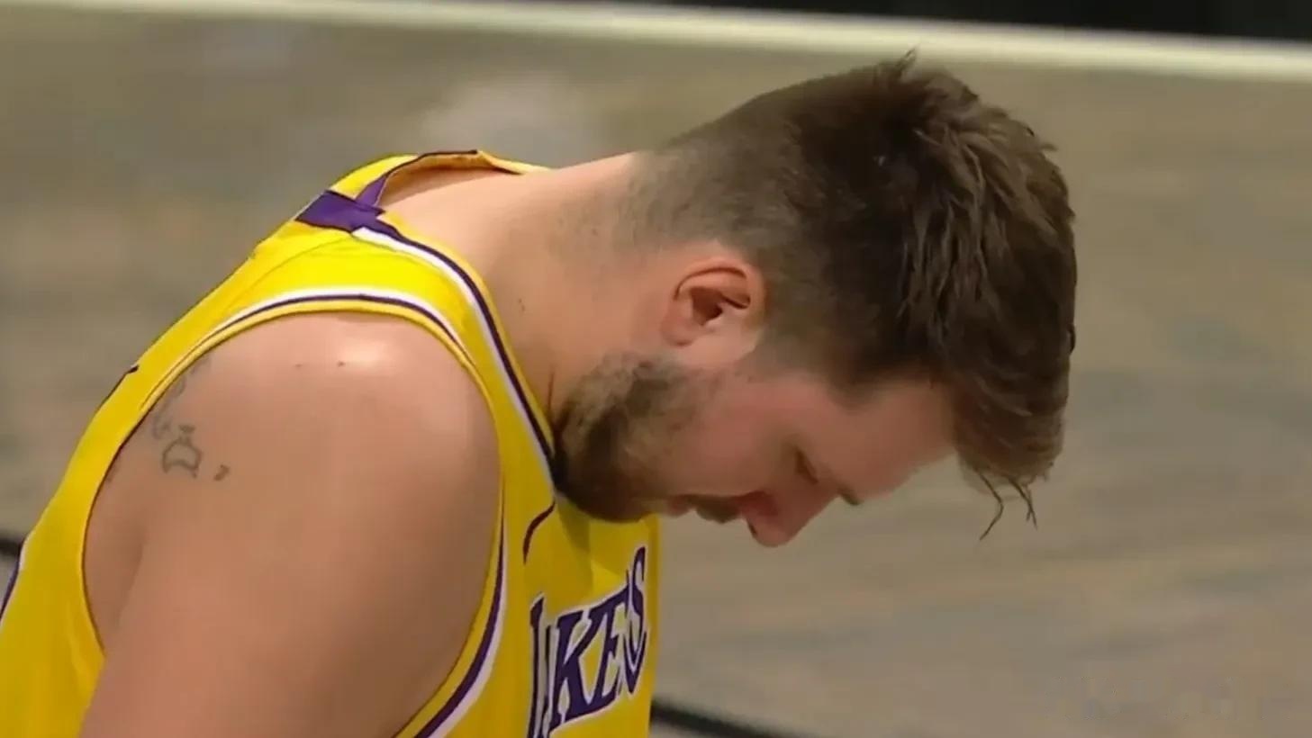 一场比赛中球队失误频频，导致败局已定的简单介绍