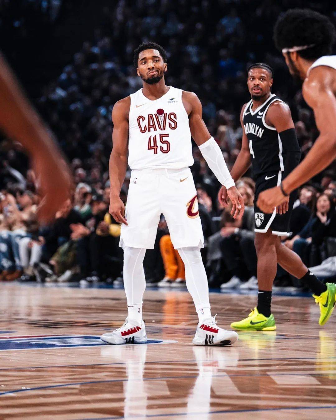 关于唐斯惊艳全场，西蒙斯助攻爆棚，助攻爆棚逆转取胜！的信息